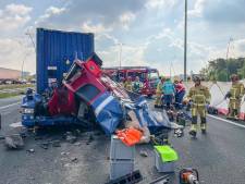 Zwaargewonde bij ongeval met vrachtwagens op A2 richting Eindhoven