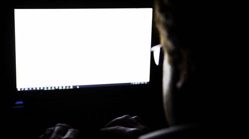 Man (63) geeft 142.000 euro van zijn partner (75) aan internetoplichters