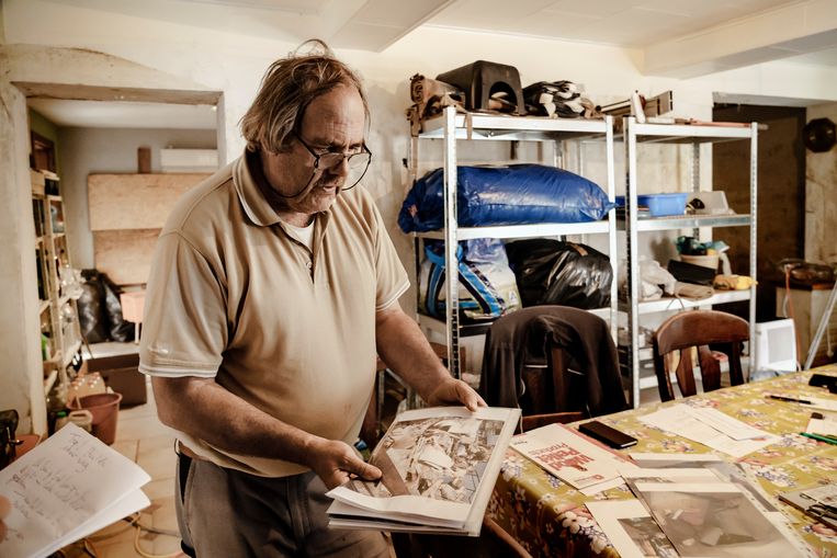 Jean Larbalestrier woont weer in zijn provisoir opgelapte huis. ‘Nu maar hopen dat we na deze rotzomer niet ook nog een vrieswinter krijgen.’ Beeld © Eric de Mildt