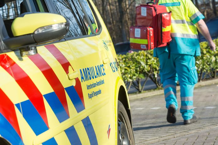 Ambulancepersoneel in noord- en west Overijssel is gewaarschuwd voor hulpverlening na (een poging tot) zelfdoding met het poeder Middel X.