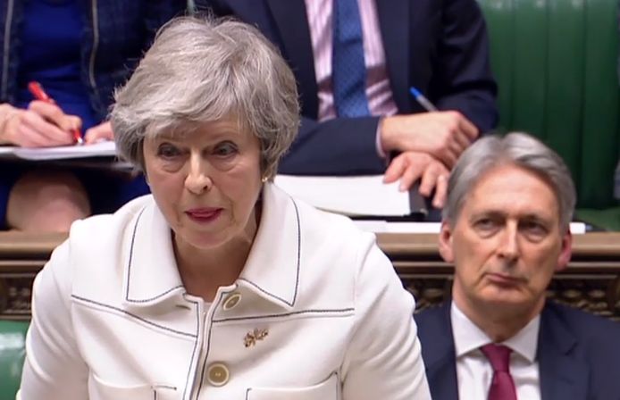 De Britse premier May verdedigt een laatste keer voor de stemming haar deal in het parlement.
