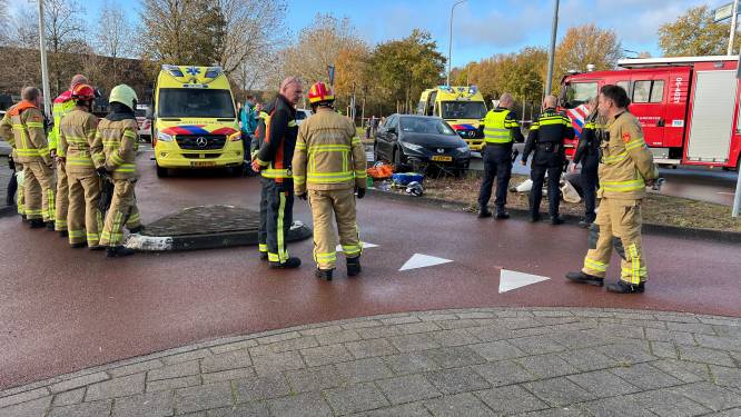 Omstanders schieten beknelde scooterrijder te hulp in Zutphen: ‘In mijn bus lag een krik voor het grijpen’