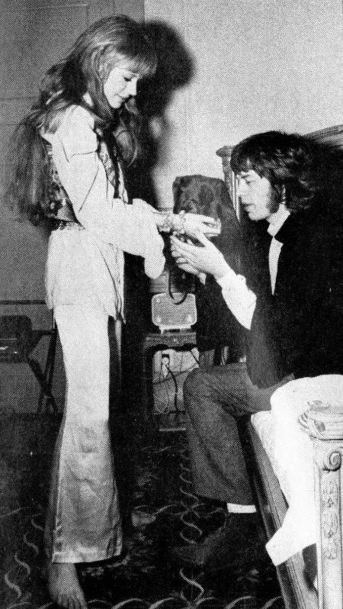 Pamela met Mick Jagger.