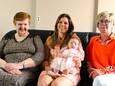 Vlnr: overgrootmoeder Liliane, mama Tessa met baby Juline en oma Katrien.