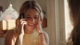 Frances Lefebure overvalt Elke in Blind Getrouwd