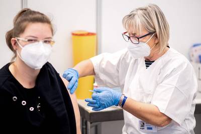 Twaalf vrouwen en één man kregen in Duitsland bloedstolsels na prik met AstraZeneca