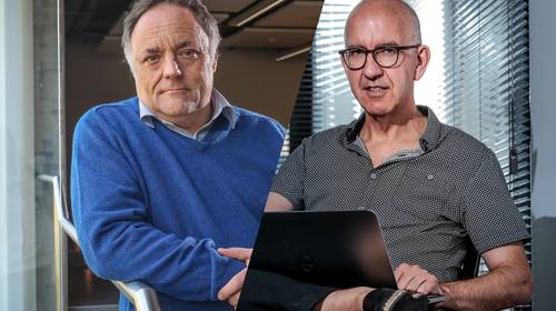 INTERVIEW. Marc Van Ranst en Geert Molenberghs over hoe het nu verder moet: Kappers open? Zonder varianten had het gekund. Nu is het totaal niet haalbaar”