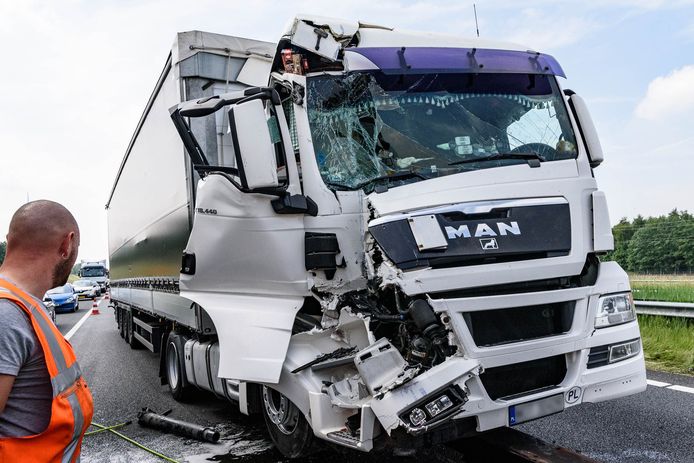 Ongeluk A16 bij Breda.
