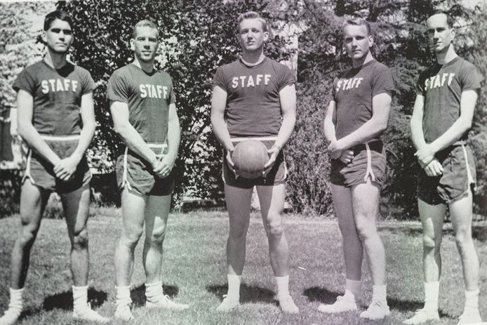 Donald Trump (m.) als sportieve high school senior in 1964 in de New York Military Academy.