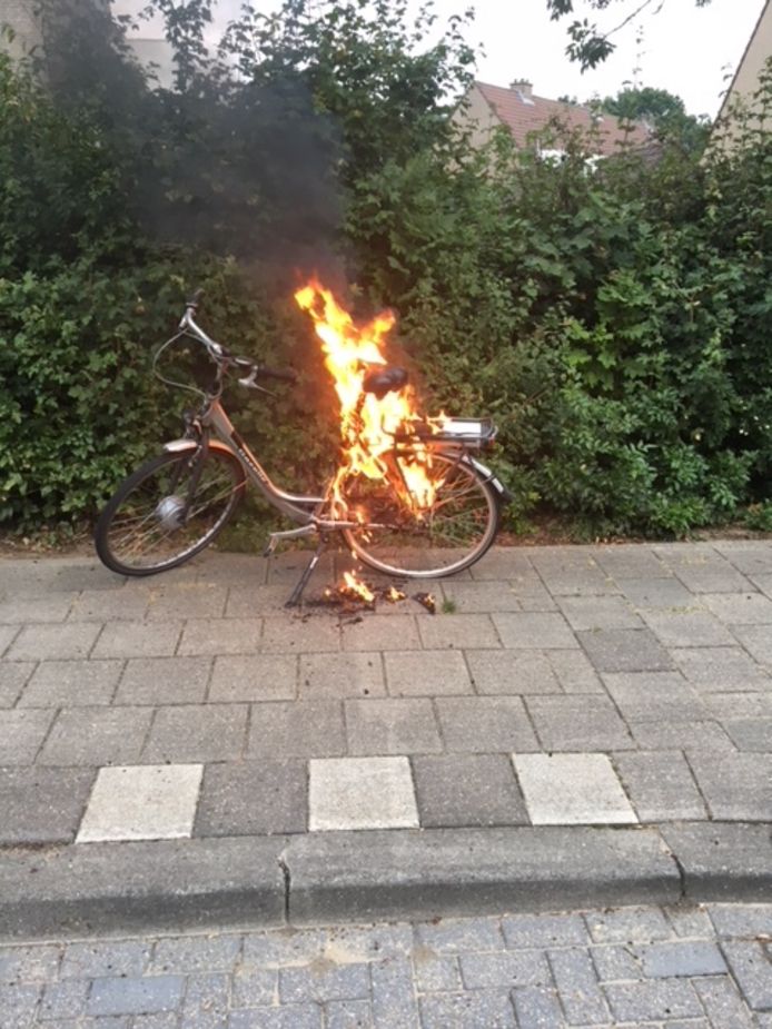 De elektrische Gazelle-fiets van Henk Smits uit Wijchen vatte in augustus pardoes vlam.