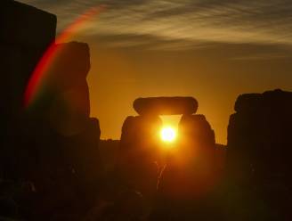 Bijna 10.000 Britten vieren langste dag van het jaar bij Stonehenge