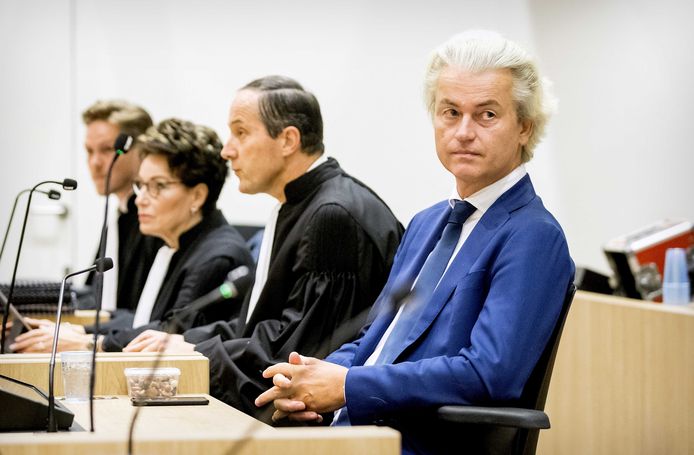 Geert Wilders samen met zijn advocaat Geert-Jan Knoops