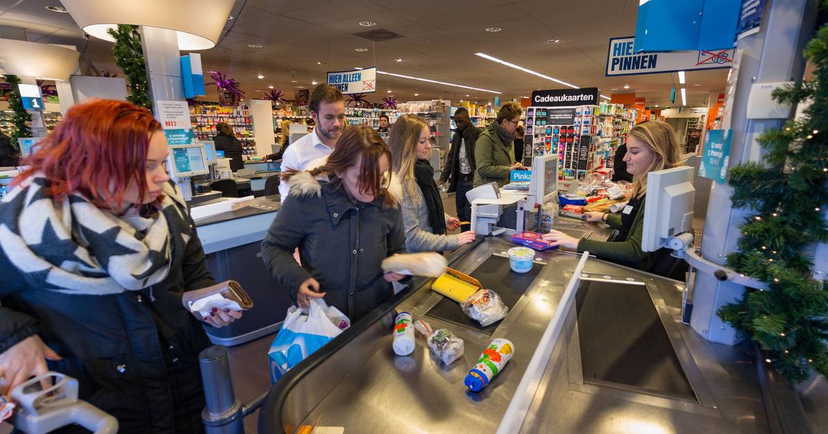 Deur op kier voor open supermarkt op zondag in Kampen Kampen destentor.nl
