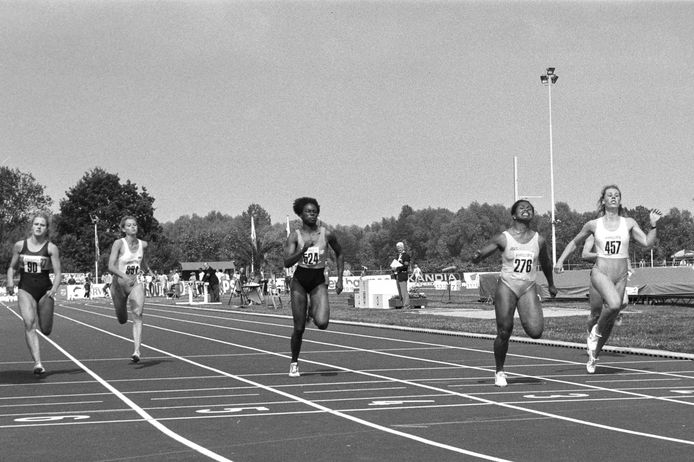 Eindhoven 1991-12690 Nk Atletiek Finish 100 meter *Nellie Cooman* *Monique Bogaards*