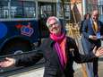 Met de historische trolleybus door Arnhem om lintjes uit te reiken: ‘Voor herhaling vatbaar’