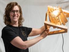 Waar houtbewerkster Hilde begon met plankjes maken, is inmiddels geen houtwens haar te gek