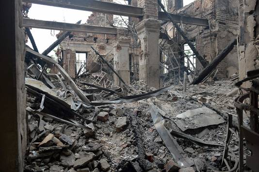 Een verwoeste school in de buurt van het centrum van Charkiv.