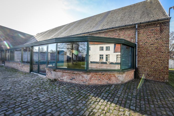 Stadsbestuur verkoopt hotelvleugel van Abdijhoeve: “Eigenheid en ...