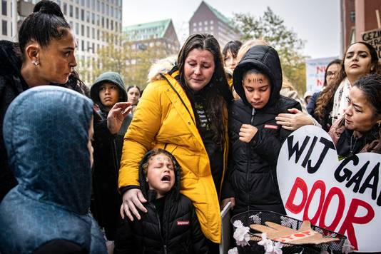 Gedupeerde ouders van de toeslagenaffaire tijdens de Mars met de Moeders. Met de mars wilden de ouders aandacht vragen voor het toeslagenschandaal.