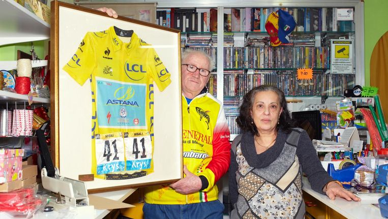 De trotse ouders van Vincenzo Nibali in Messina. Beeld Daniel Cohen