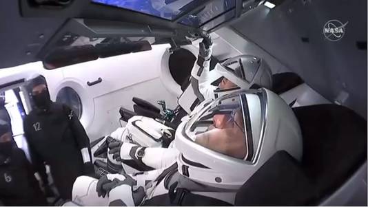 De astronauten in de Crew Dragon-capsule.