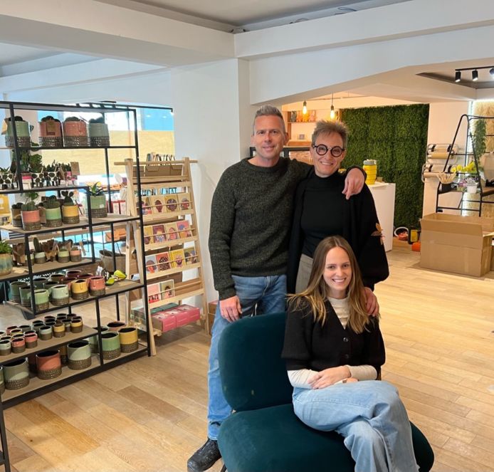Peter Taccoen en Inge Desaever in hun nieuwe conceptstore op het Overbekeplein. Waar ook dochter Zoë af en toe zal bijspringen