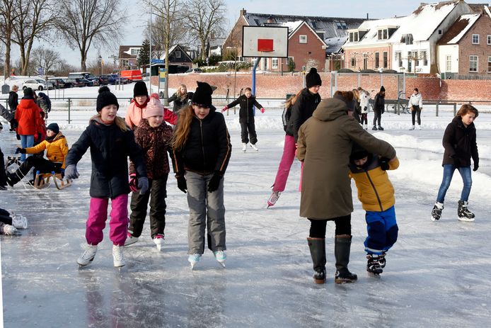 Kunnen we al schaatsen? Enkele ijsclubs gooien de voorzichtig open, sloten onbetrouwbaar | Schaatskoorts de regio AD.nl