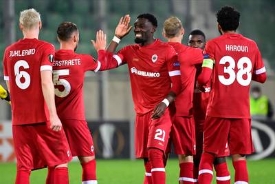 Antwerp-spelers Batubinsika en Benson testen positief, Seck keert terug