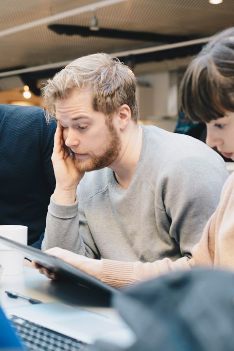 Au travail, marchez cinq minutes toutes les demi-heures pour lutter contre les effets néfastes de la sédentarité