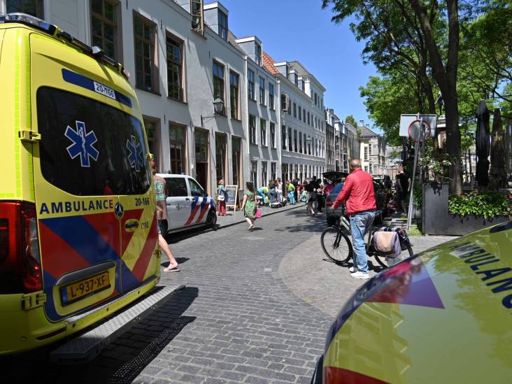 Twee gewonden bij botsing met motor in centrum Breda