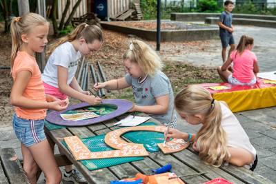 Kneuterig plezier tijdens 50ste Kindervakantieweek in Oosteind: ‘Mayonaise en chocolade in mijn haar
