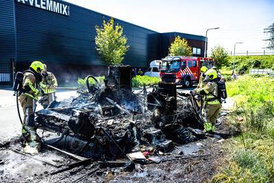 Verschrikkelijk begin van de vakantie: caravan brandt volledig uit in Berkel-Enschot
