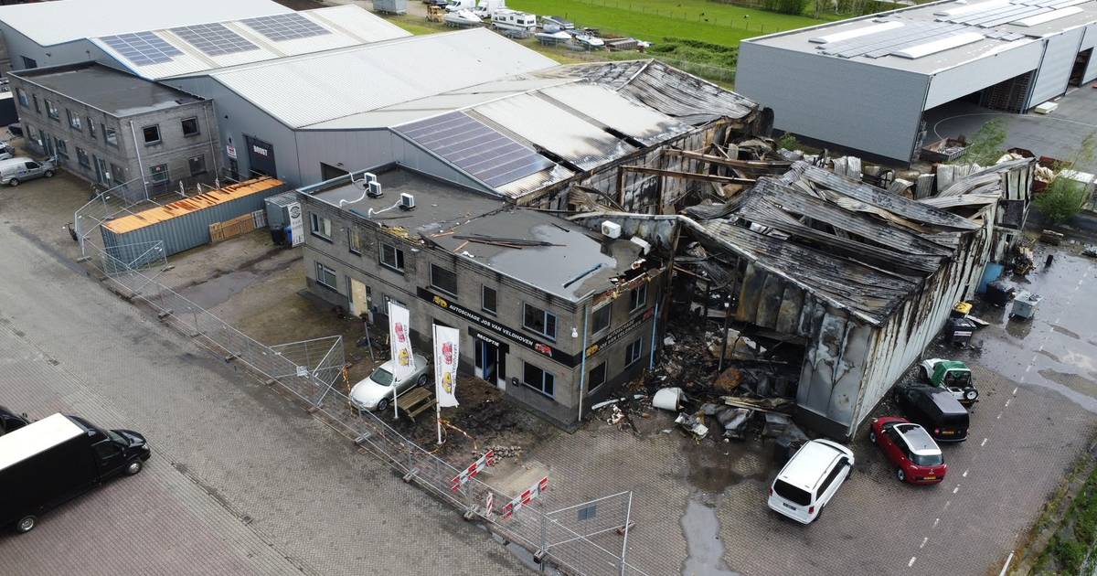 Atelier de réparation automobile et salle de sport de Kerkdriel détruits par un incendie majeur : « Nous avions peur que le feu ne nous frappe » |  112 actualités