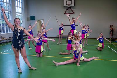 Meiden van Les Fleurs zijn niet zomaar majorettes: Stampersgatse club viert gouden jubileum