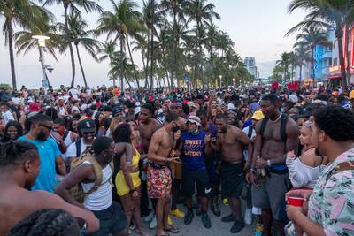 La fête est finie à Miami, qui impose un couvre-feu