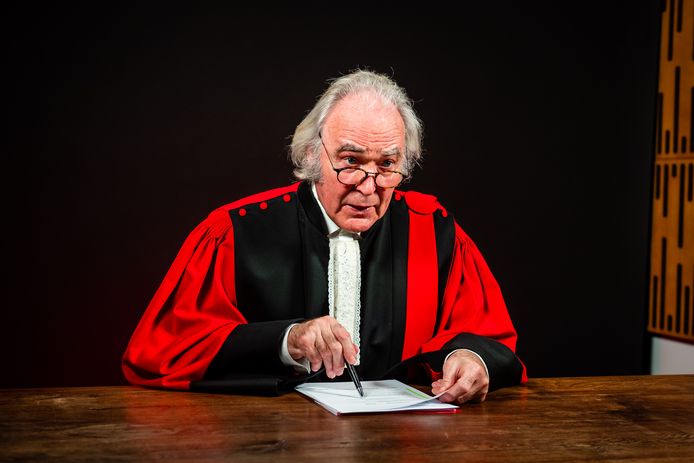 Frans Maas kruipt opnieuw in de rol van voorzitter van het hof.