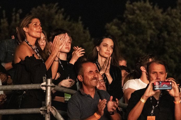 Angelina Jolie a été repérée au concert du groupe Måneskin à Rome.