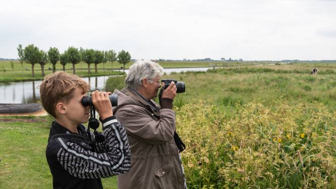 Nel (67) en Robin (12) zijn vogelaars: ‘Het voordeel van Robin is dat hij jonge oren en ogen heeft’