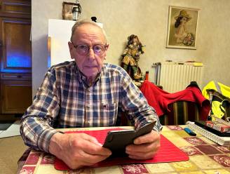 Oplichters stelen 8.000 euro, al het spaargeld van François (89): “Ik klus nog elke dag bij als koerier. En plots heb ik niks meer” 