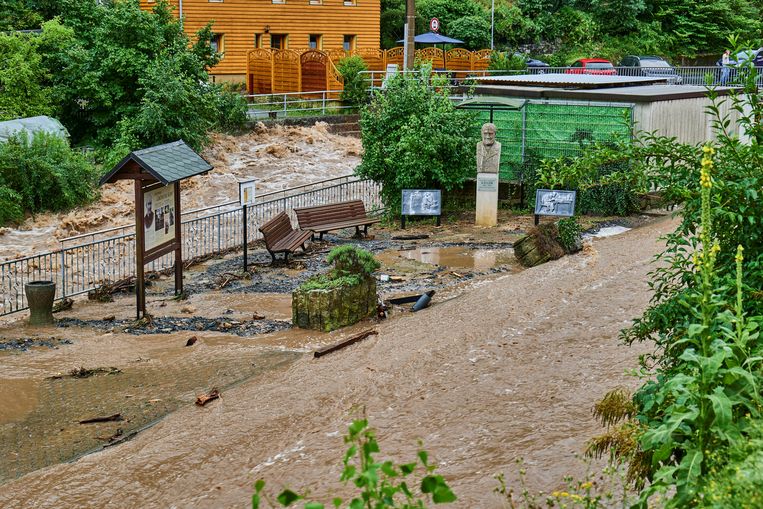 Noodweer houdt huis in oosten van Duitsland, Oostenrijk en ...