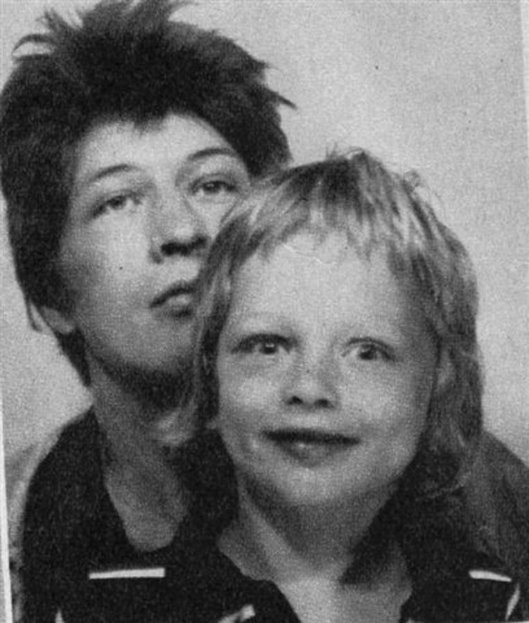 De 29-jarige Herman Brood met zijn zevenjarige zoon Marcel. De foto werd gemaakt in 1975. Beeld 