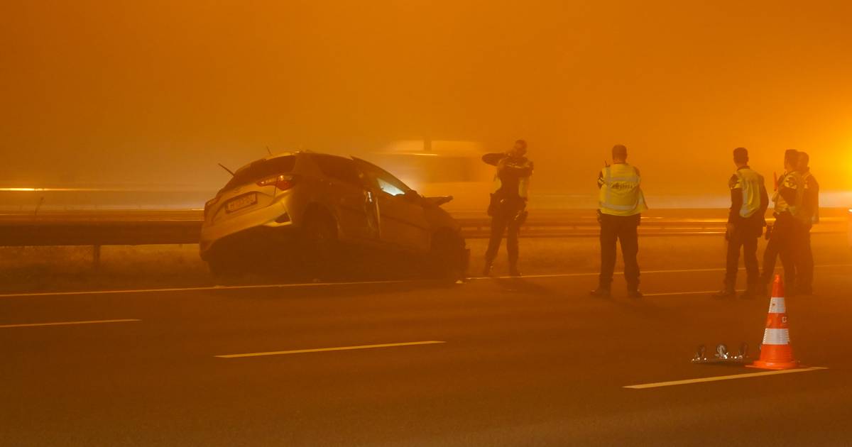 Dichte mist, ongelukken en pechgevallen zorgen voor schier oneindige files op A50.