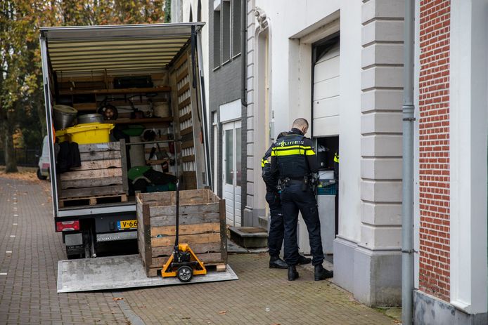 Hennepkwekerij in woning aan Vughtstraat Roosendaal
