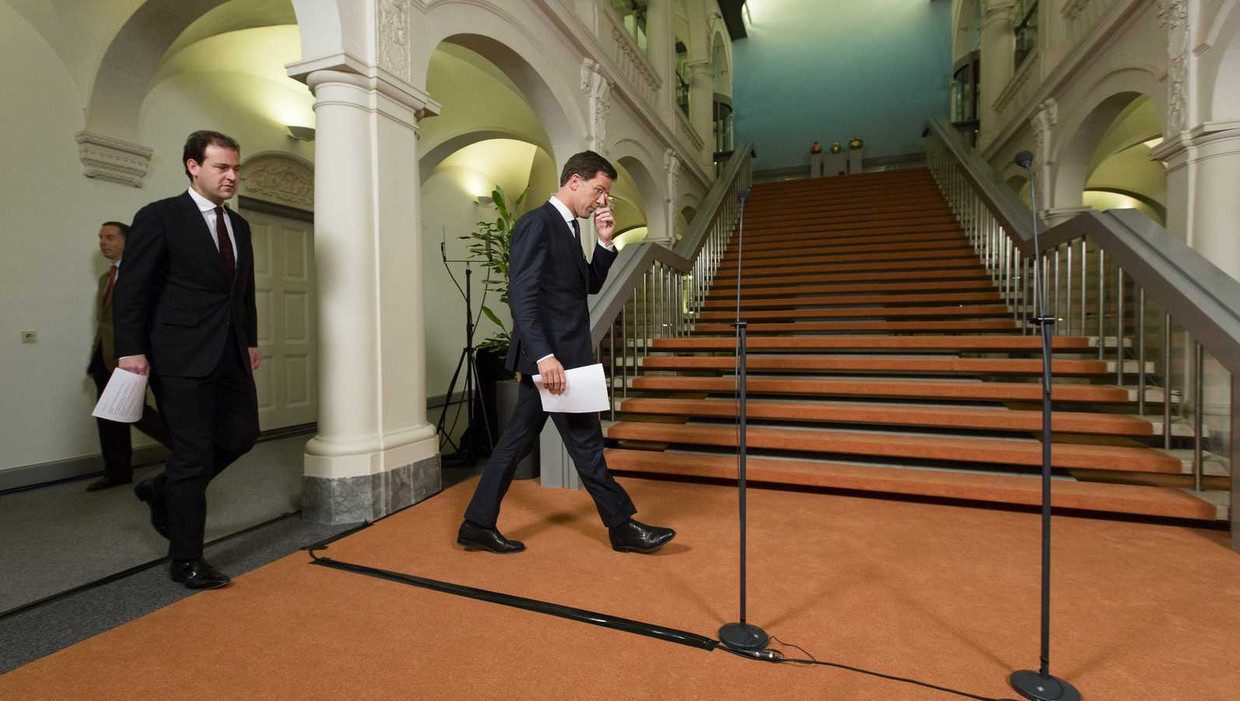 Vicepremier Asscher en premier Rutte, gisteren bij de presentatie van het akkoord. Beeld anp