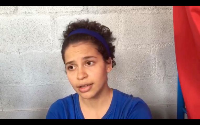 Amaya Coppens in de cel in Nicaragua. Ze zit opgesloten, omdat ze met andere studenten betoogde tegen de Nicaraguaanse president Daniel Ortega. Beeld RV