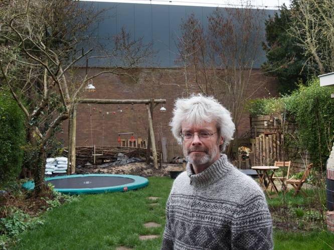 Erik-Jan kijkt plots tegen een grijze muur van 8 meter aan: ‘Wisten helemaal niet dat die loods zou komen’