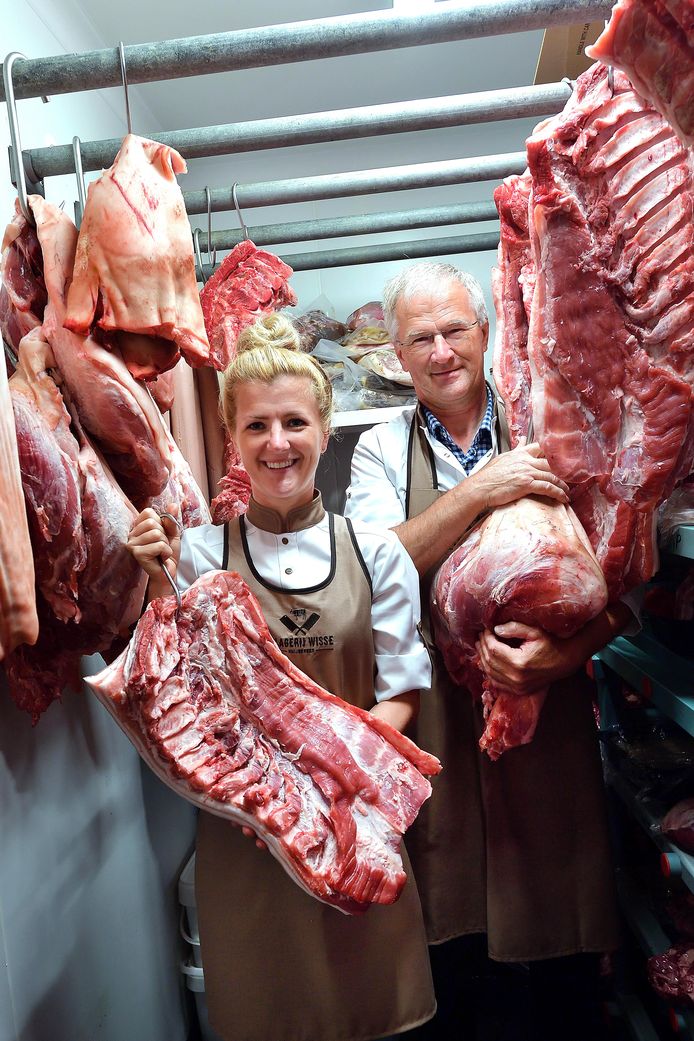 Dochter Corina is de vierde generatie in Slagerij Wisse in Huijbergen. Ze heeft alles geleerd van haar vader Frans.
