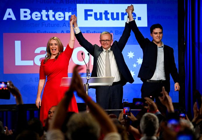 Anthony Albanese, leider van de Australisch Labor Party, met zijn partner Jodie Haydon en zoon Nathan Albanese