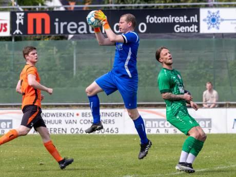 Vijf goals Boehlé voor Jonge Kracht, RKHVV-vrouwen kampioen en De Bataven stelt Arnhems feestje uit