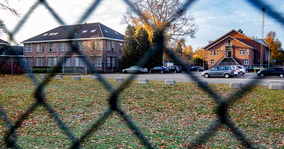 Opnieuw 100 extra asielzoekers naar AZC Schalkhaar, maar geen mensen uit Afghanistan - De Stentor